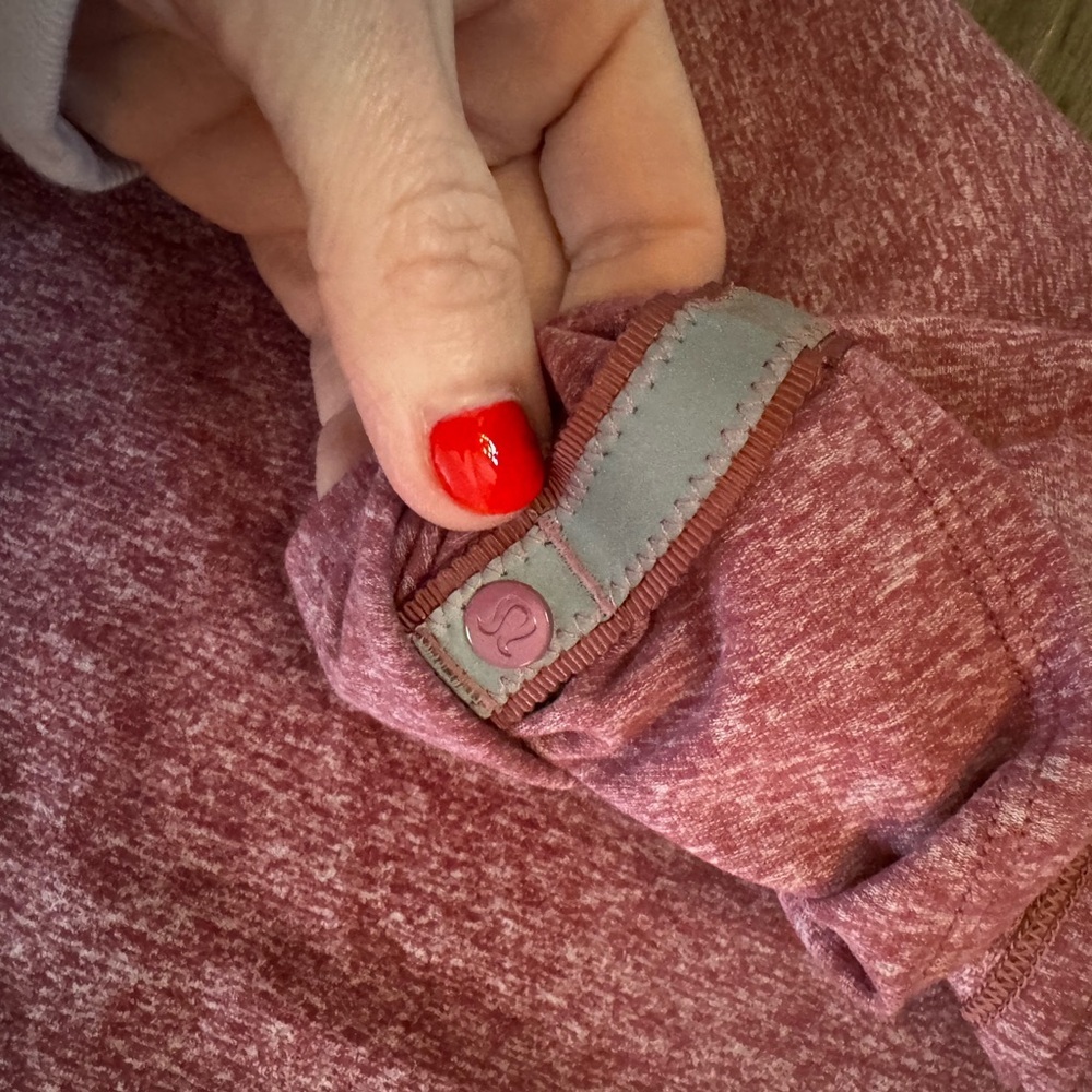 lululemon athletica Maroon Scarf - Picture 4 of 4